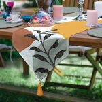 - UcgenRunner-7519-Gorsel - Realhomes  Realhomes Renkli Zeminli Onedraw Çizimli Yaprak Desenli Dijital Baskılı Özel Tasarım Püsküllü Şönil Üçgen Runner Realhomes