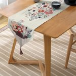 - UcgenRunner-7530-Gorsel-2 - Realhomes Realhomes Rengarenk Zeminli Onedraw Çizimli Çiçek Desenli Dijital Baskılı Özel Tasarım Püsküllü Şönil Üçgen Runner Realhomes