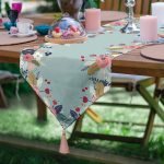 Realhomes Rengarenk Zeminli Rengarenk Çiçek Desenli Dijital Baskılı Özel Tasarım Püsküllü Şönil Üçgen Runner Realhomes