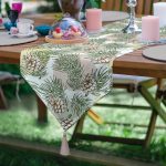 Realhomes Beyaz Zemin Üzerinde Renkli Puantiyeli Sonbahar Yapraklı Dijital Baskılı Özel Tasarım Püsküllü Şönil Üçgen Runner Realhomes