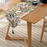 Realhomes Beyaz Zemin Üzerinde Sonbahar Yaprak Desenli Dijital Baskılı Özel Tasarım Püsküllü Şönil Üçgen Runner Realhomes