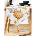 - UcgenRunner-8529-Gorsel-1 - Realhomes Realhomes Beyaz Zemin Üzerinde Bal Kabağı Desenli Dijital Baskılı Özel Tasarım Püsküllü Şönil Üçgen Runner Realhomes