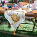 - UcgenRunner-8529-Gorsel - Realhomes Realhomes Beyaz Zemin Üzerinde Bal Kabağı Desenli Dijital Baskılı Özel Tasarım Püsküllü Şönil Üçgen Runner Realhomes