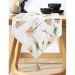 Realhomes Beyaz Zemin Üzerinde Çiçek Desenli Dijital Baskılı Özel Tasarım Püsküllü Şönil Üçgen Runner Realhomes