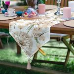 - UcgenRunner-8585-Gorsel - Realhomes Realhomes Beyaz Zemin Üzerinde Çiçek Desenli Dijital Baskılı Özel Tasarım Püsküllü Şönil Üçgen Runner Realhomes