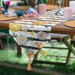 - UcgenRunner-8598-Gorsel - Realhomes Realhomes Beyaz Zemin Üzerinde Siyah Çizgili Bal Kabağı Desenli Dijital Baskılı Özel Tasarım Püsküllü Şönil Üçgen Runner Realhomes