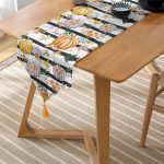 - UcgenRunner-8598-Gorsel-2 - Realhomes Realhomes Beyaz Zemin Üzerinde Siyah Çizgili Bal Kabağı Desenli Dijital Baskılı Özel Tasarım Püsküllü Şönil Üçgen Runner Realhomes