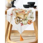 - UcgenRunner-8602-Gorsel-1 - Realhomes Realhomes Beyaz Zemin Üzerinde Balkabağı Desenli Dijital Baskılı Özel Tasarım Püsküllü Şönil Üçgen Runner Realhomes