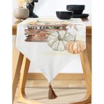 - UcgenRunner-8603-Gorsel-1 - Realhomes  Realhomes Beyaz Zemin Üzerinde Balkabağı Desenli Dijital Baskılı Özel Tasarım Püsküllü Şönil Üçgen Runner Realhomes