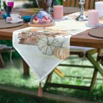 - UcgenRunner-8603-Gorsel - Realhomes  Realhomes Beyaz Zemin Üzerinde Balkabağı Desenli Dijital Baskılı Özel Tasarım Püsküllü Şönil Üçgen Runner Realhomes