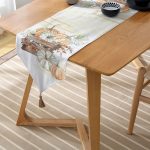 - UcgenRunner-8603-Gorsel-2 - Realhomes  Realhomes Beyaz Zemin Üzerinde Balkabağı Desenli Dijital Baskılı Özel Tasarım Püsküllü Şönil Üçgen Runner Realhomes