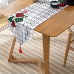 - UcgenRunner-8612-Gorsel-2 - Realhomes  Realhomes Beyaz Zemin Üzerinde Ekose Desenli Çan Desenli Dijital Baskılı Özel Tasarım Püsküllü Şönil Üçgen Runner Realhomes