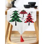 - UcgenRunner-8613-Gorsel-1 - Realhomes  Realhomes Beyaz Zemin Üzerinde Ekose Desenli Çamağacı Motifli Dijital Baskılı Özel Tasarım Püsküllü Şönil Üçgen Runner Realhomes