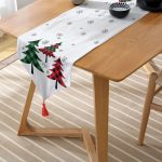 - UcgenRunner-8613-Gorsel-2 - Realhomes  Realhomes Beyaz Zemin Üzerinde Ekose Desenli Çamağacı Motifli Dijital Baskılı Özel Tasarım Püsküllü Şönil Üçgen Runner Realhomes