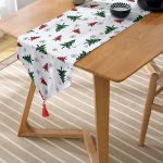 Realhomes Beyaz Zemin Üzerinde Ekoseli Çamağacı Desenli Dijital Baskılı Özel Tasarım Püsküllü Şönil Üçgen Runner Realhomes