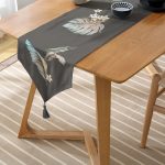 - UcgenRunner-8628-Gorsel-2 - Realhomes Realhomes Renkli Zemin Üzerinde Yaprak Desenli Dijital Baskılı Özel Tasarım Püsküllü Şönil Üçgen Runner Realhomes