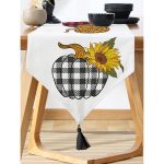 - UcgenRunner-8633-Gorsel-1 - Realhomes Realhomes Beyaz Zemin Üzerinde Ekoseli Balkabakları Dijital Baskılı Özel Tasarım Püsküllü Şönil Üçgen Runner Realhomes