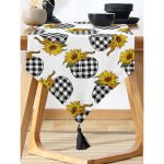 - UcgenRunner-8640-Gorsel-1 - Realhomes Realhomes Beyaz Zemin Üzerinde Ekose Desenli Balkabak Motifli Dijital Baskılı Özel Tasarım Püsküllü Şönil Üçgen Runner Realhomes