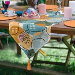 Realhomes Renkli Zemin Üzerinde Onedraw Çizimli Yaprak Desenli Dijital Baskılı Özel Tasarım Püsküllü Şönil Üçgen Runner Realhomes