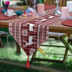 - UcgenRunner-8735-Gorsel - Realhomes  Realhomes Kırmızı Ekose Desenli Geyik Motifli Dijital Baskılı Özel Tasarım Püsküllü Şönil Üçgen Runner Realhomes