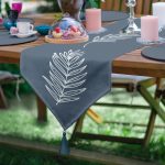 Realhomes Renkli Zemin Üzerinde Yaprak Desenli Dijital Baskılı Özel Tasarım Püsküllü Şönil Üçgen Runner Realhomes