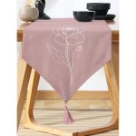 - UcgenRunner-8818-Gorsel-1 - Realhomes Realhomes Pastel Zemin Üzerinde Beyaz Çiçek Desenli Dijital Baskılı Özel Tasarım Püsküllü Şönil Üçgen Runner Realhomes