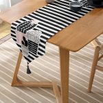 Realhomes Renkli Zemin Üzerinde Siyah Çizgili Kaktüs Desenli Dijital Baskılı Özel Tasarım Püsküllü Şönil Üçgen Runner Realhomes