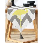 - UcgenRunner-grizigfla-Gorsel-1 - Realhomes Flamingo Desenli Dekoratif Püsküllü Şönil Üçgen Runner Realhomes