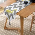 - UcgenRunner-grizigfla-Gorsel-2 - Realhomes Flamingo Desenli Dekoratif Püsküllü Şönil Üçgen Runner Realhomes