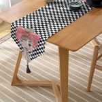 RealHomes Fashion Girl Dijital Baskılı Özel Tasarım Püsküllü Şönil Üçgen Runner Realhomes