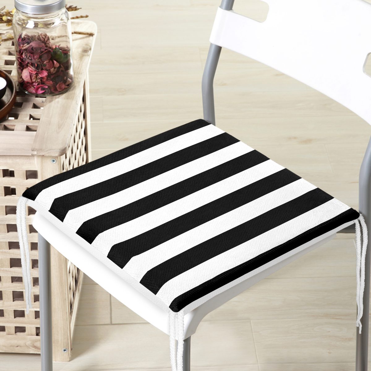 RealHomes Siyah Beyaz Çizgili Özel Tasarım Fermuarlı Sandalye Minderi Realhomes