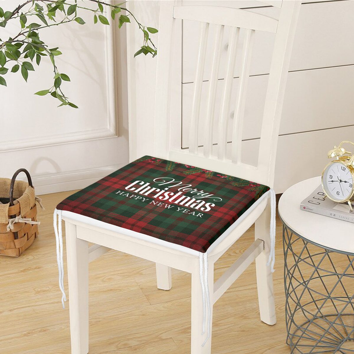Ekose Zeminde Merry Christmas Baskılı Dekoratif Fermuarlı Sandalye Minderi Realhomes