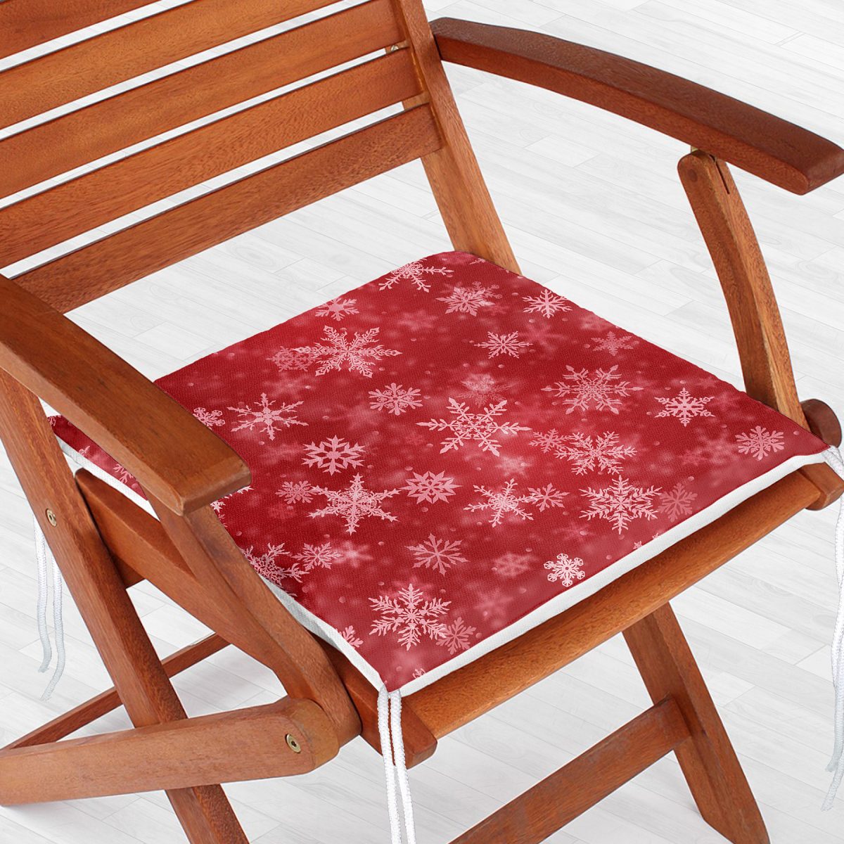 Kırmızı Zeminde Kar Taneleri Dekoratif Fermuarlı Sandalye Minderi Realhomes
