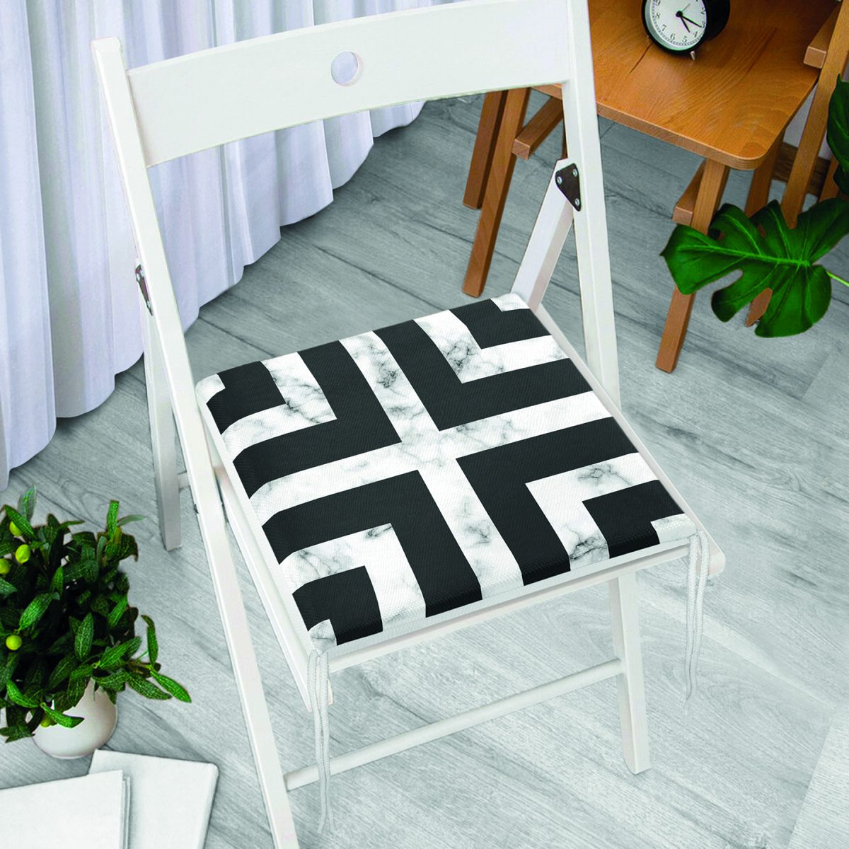 Mermer Zeminli Siyah Geometrik Desenli Modern Fermuarlı Sandalye Minderi Realhomes