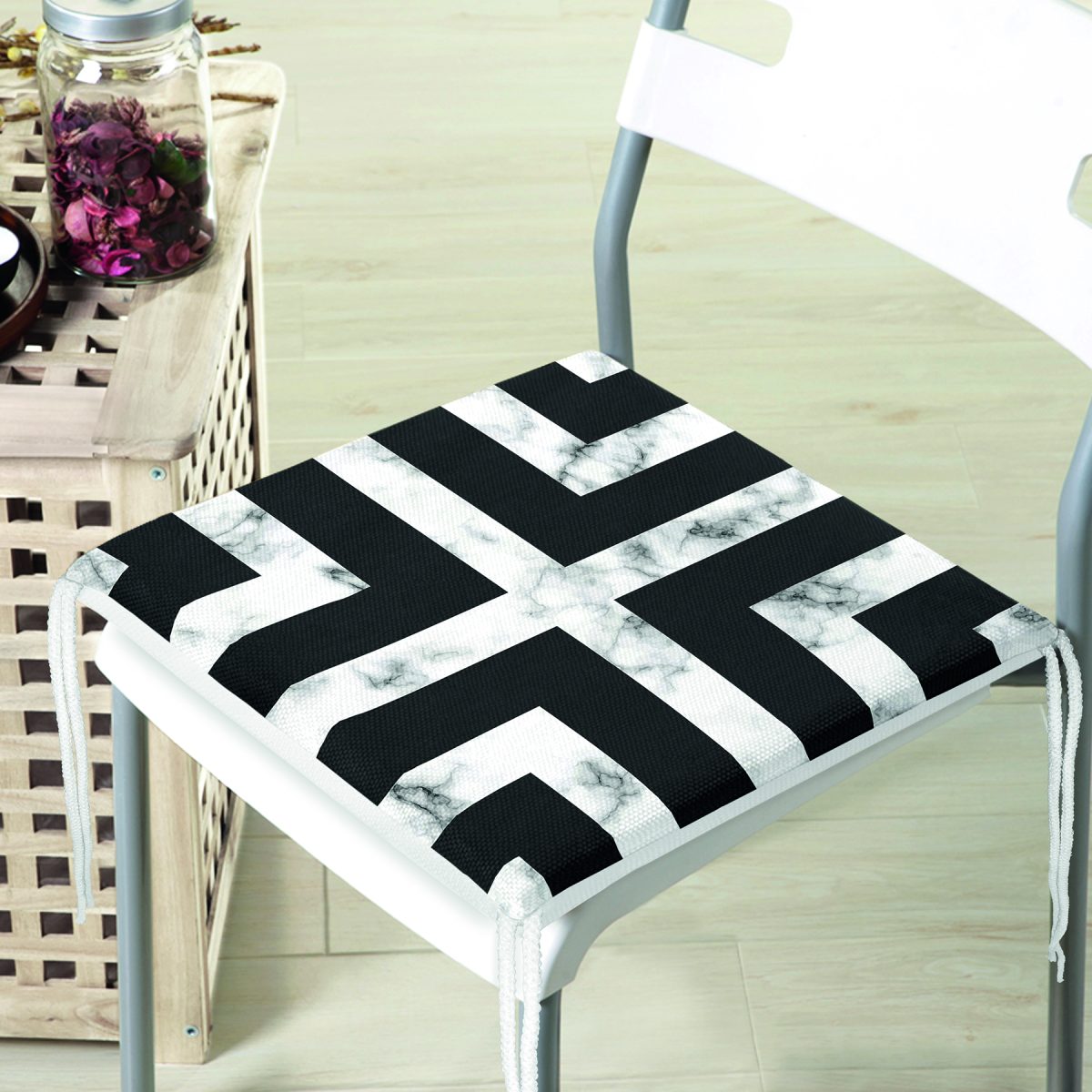 Mermer Zeminli Siyah Geometrik Desenli Modern Fermuarlı Sandalye Minderi Realhomes