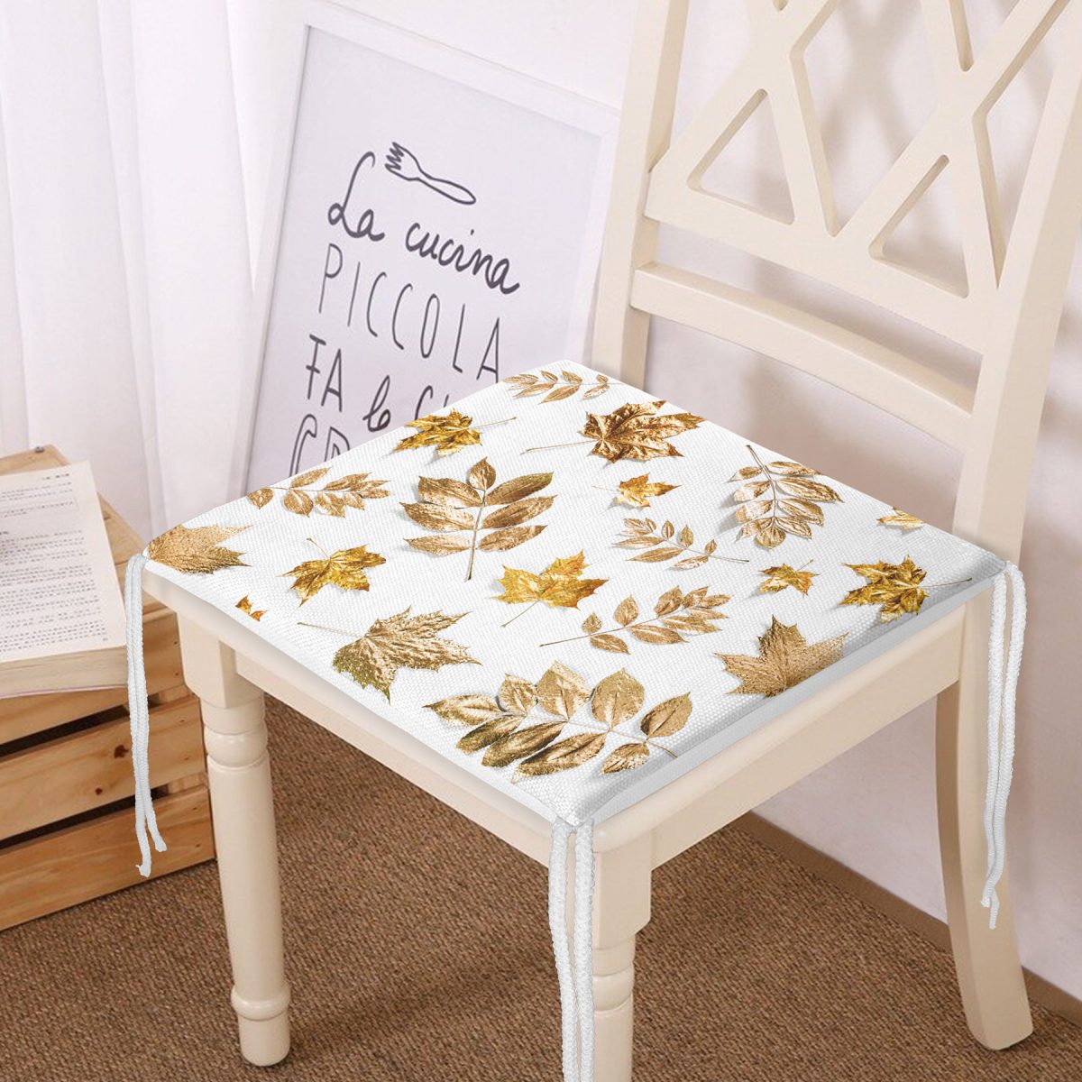 Beyaz Zeminde Altın Yapraklar Desenli Dijital Baskılı Fermuarlı Sandalye Minderi Realhomes