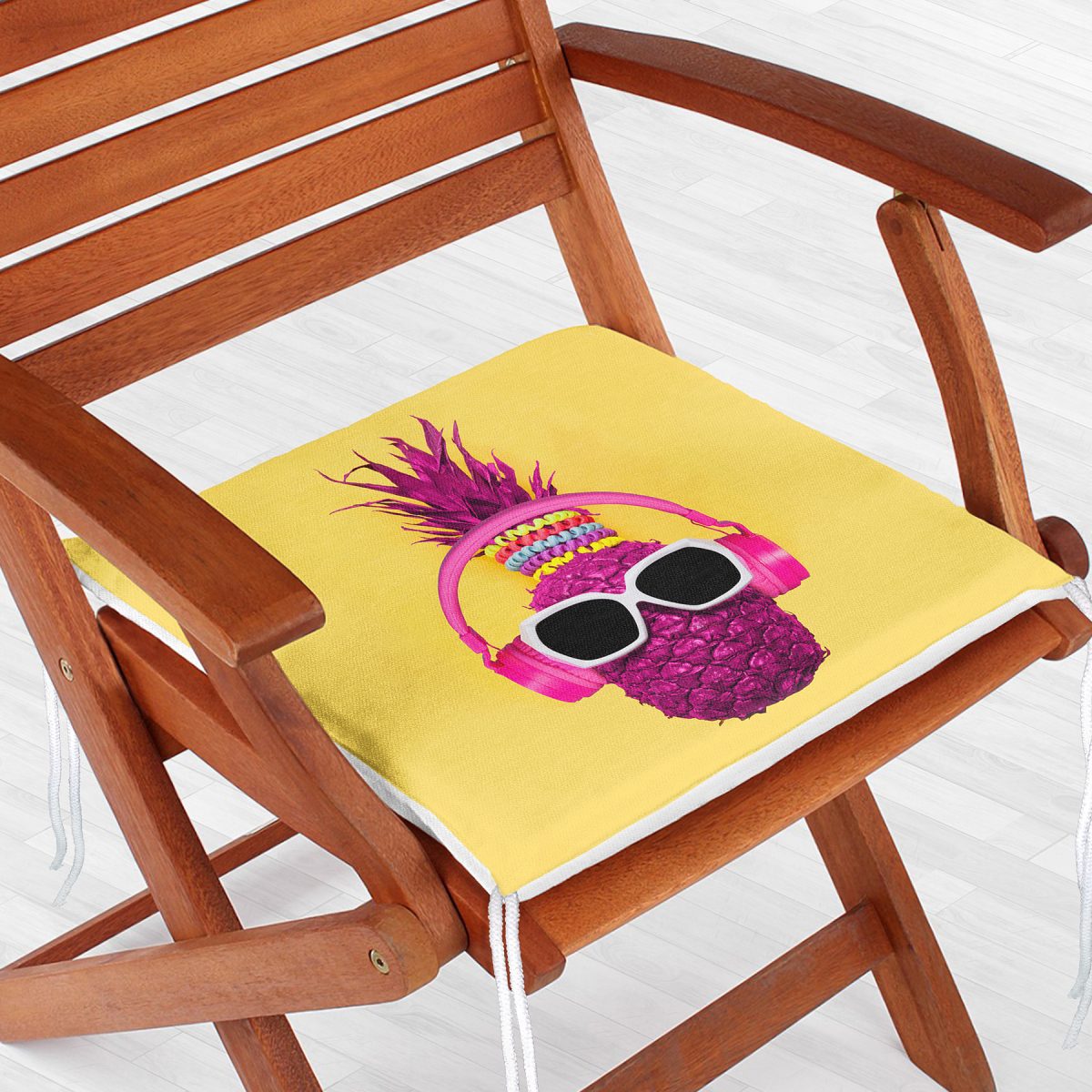 Sarı Zeminde Pembe Ananas Modern Tasarımlı Fermuarlı Sandalye Minderi Realhomes