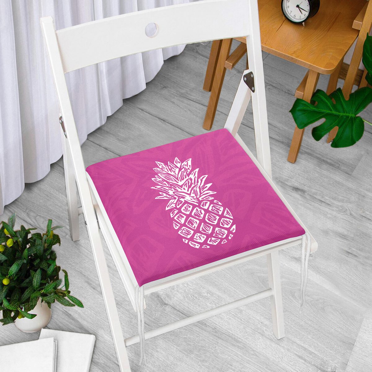 Fuşya Zeminde Ananas Desenli Modern Tasarım Fermuarlı Sandalye Minderi Realhomes