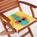 - httpsrealarge.comserdarMinderFermuarli-KareFrm-3234-Gorsel12-Gorsel-1 - Realhomes  Sarı Zeminli Ananas Detaylı Modern Fermuarlı Sandalye Minderi Realhomes