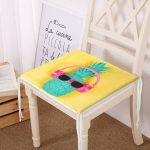 - httpsrealarge.comserdarMinderFermuarli-KareFrm-3234-Gorsel12-Gorsel - Realhomes  Sarı Zeminli Ananas Detaylı Modern Fermuarlı Sandalye Minderi Realhomes