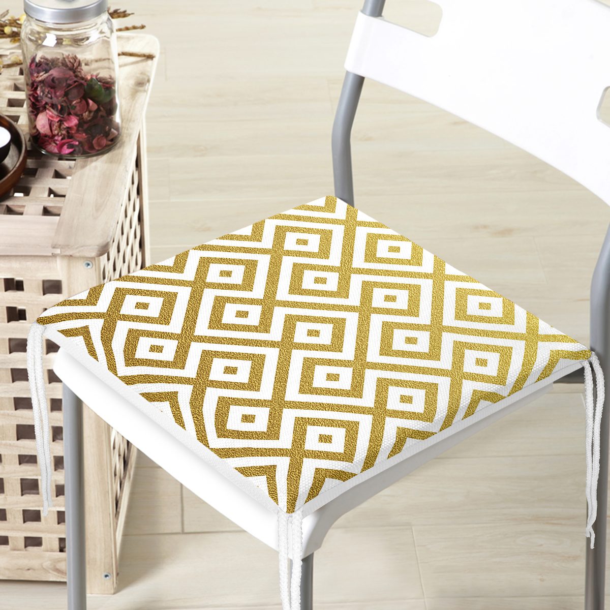 Altın Renkli Geometrik Desenli Özel Tasarım Fermuarlı Sandalye Minderi Realhomes