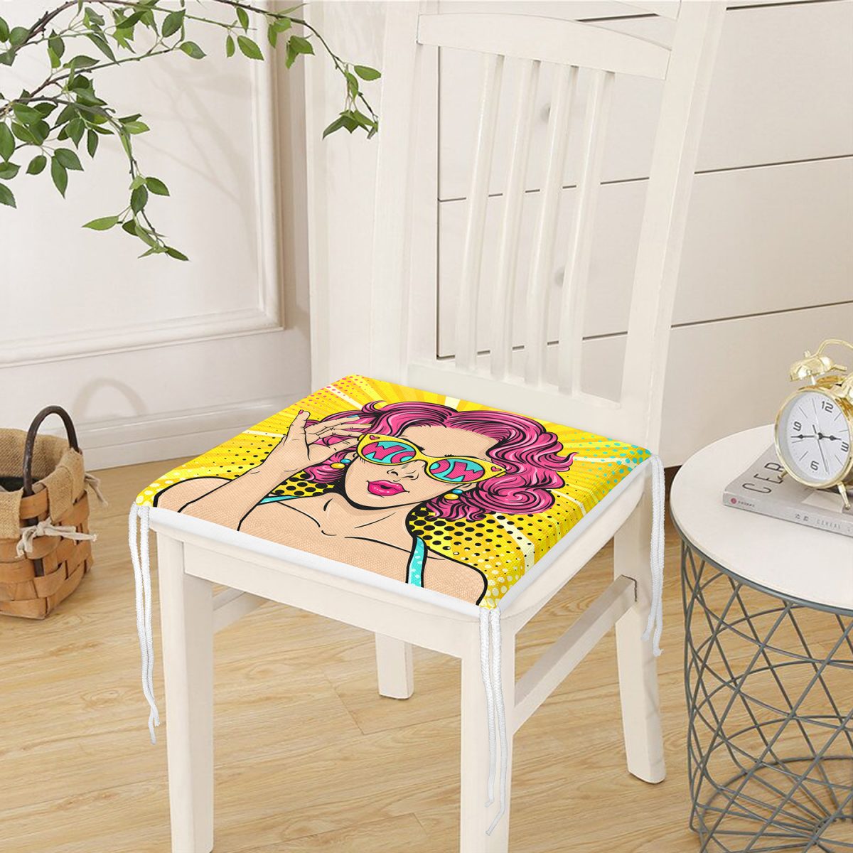 Sarı Zeminli Pop Art Girl Desenli Dekoratif Fermuarlı Sandalye Minderi Realhomes