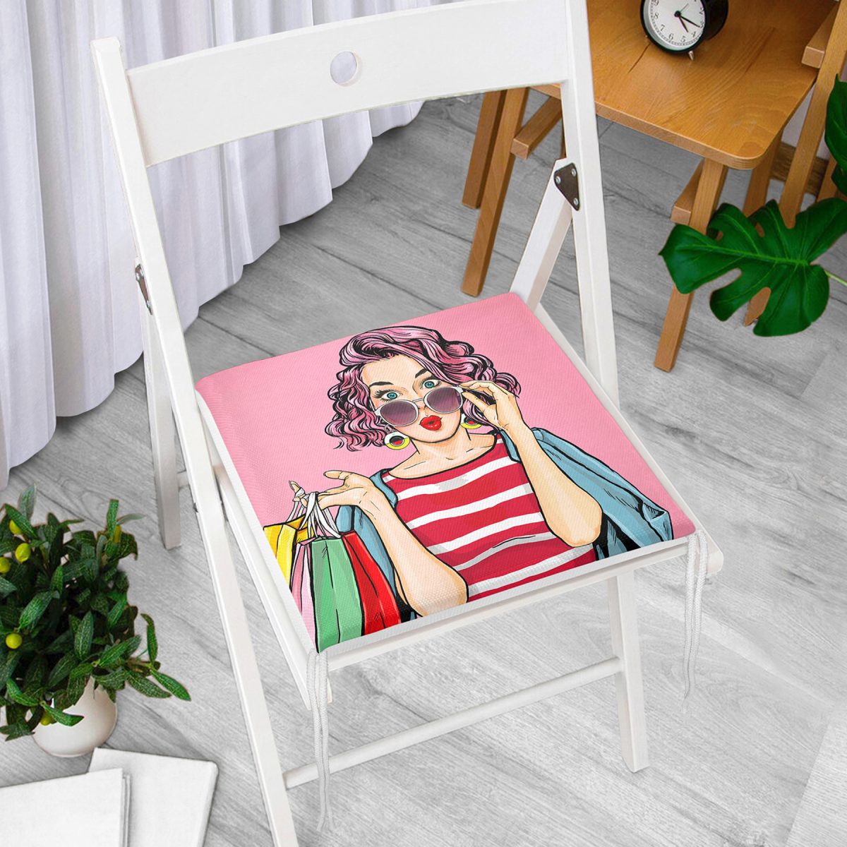 Pembe Zeminli Popart Desenli Dekoratif Fermuarlı Sandalye Minderi Realhomes