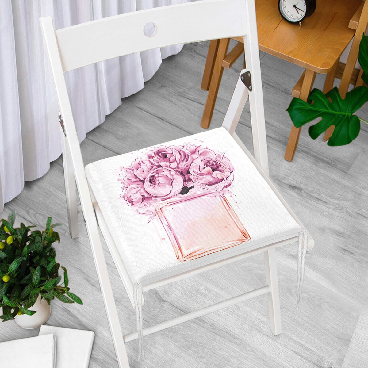 Coco Parfüm Tasarımlı Dijital Baskılı Modern Fermuarlı Sandalye Minderi Realhomes