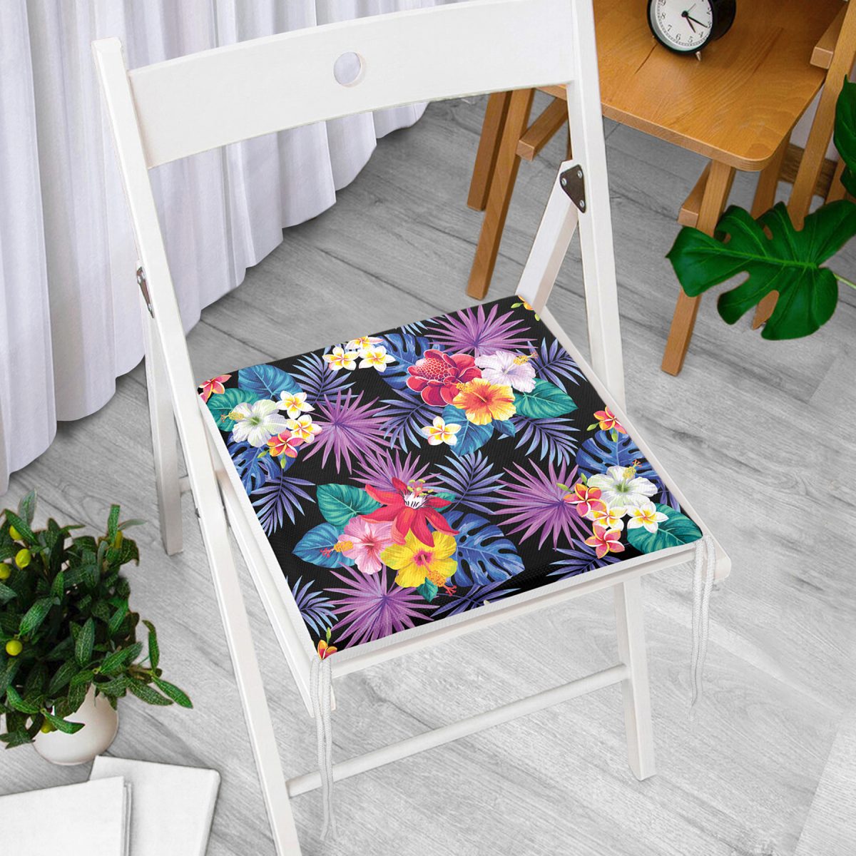Siyah Zeminde Rengarenk Çiçekler Tasarımlı Dekoratif Fermuarlı Sandalye Minderi Realhomes