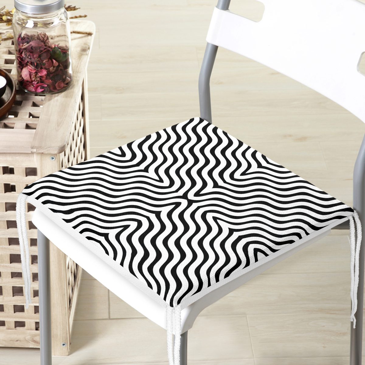Siyah Geometrik Çizgiler Özel Tasarımlı Dekoratif Fermuarlı Sandalye Minderi Realhomes