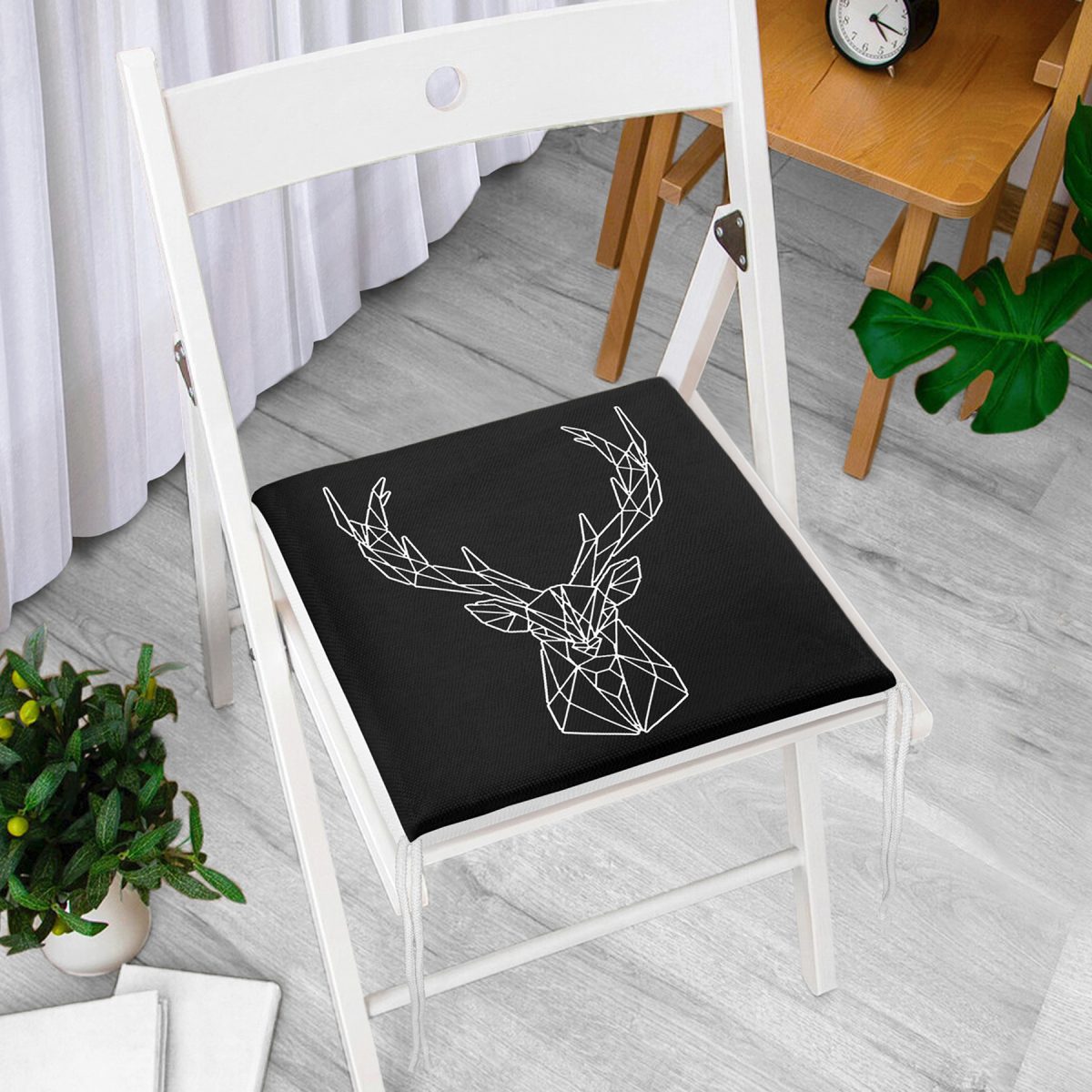 Siyah Zeminli Geometrik Geyik Çizimli Modern Fermuarlı Sandalye Minderi Realhomes