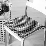 - Abstract geometric pattern - Realhomes Siyah Beyaz Üçgen Geometrik Desenli Dijital Baskılı Fermuarlı Sandalye Minderi Realhomes