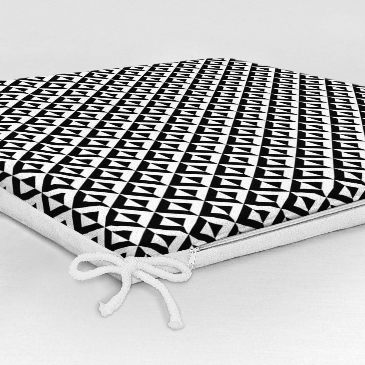 Siyah Beyaz Üçgen Geometrik Desenli Dijital Baskılı Fermuarlı Sandalye Minderi Realhomes