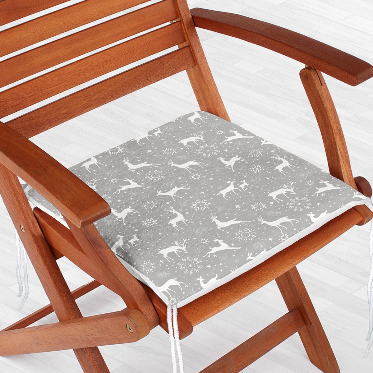 Gri Zeminli Geyikler ve Kar Taneleri Tasarımlı Dijital Baskılı Fermuarlı Sandalye Minderi Realhomes